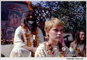 14. Mia Farrow & Maharishi 2